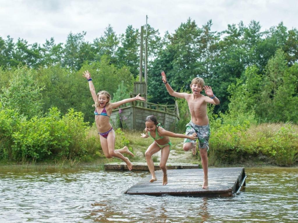 ホテルLandal Hunerwold State Wateren エクステリア 写真